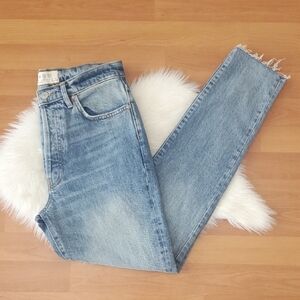 NWOT We The Free light wash straight leg distrsssed jeans 27